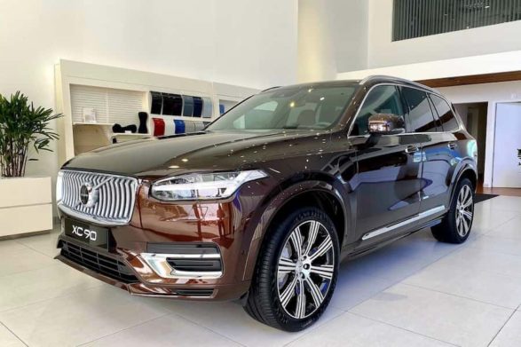 a brown volvo xc90 recharge plug-in hybrid
