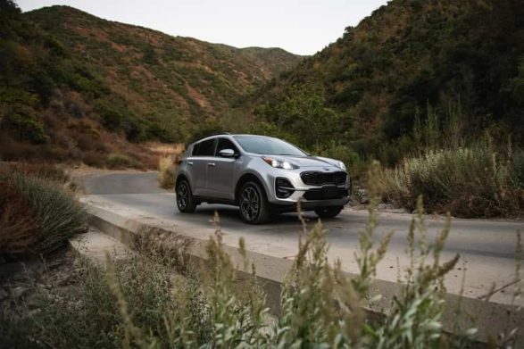 a silver gray 2019 kia sportage