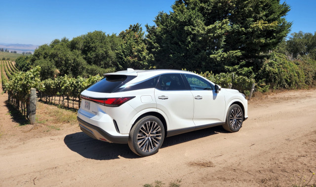 2023 Lexus RX 450+ plug-in hybrid (Euro-spec)