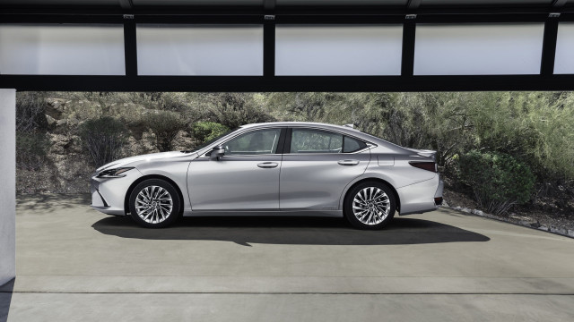 2023 Lexus ES