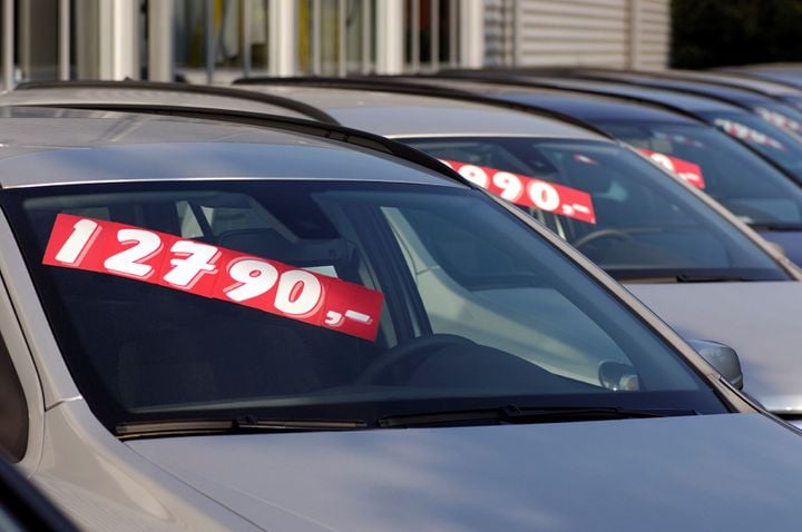 Rising inflation and interest rates are eating into consumer demand and making it hard for used-car retailers to offload vehicles at or above the rates they bought them for. - IMAGE: Getty Images/acilo