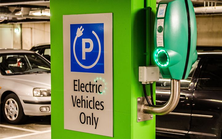 The new facility will employ 1,500 people and produce enough cathode and anodes components to supply 1 million EVs annually. - IMAGE: Pixabay