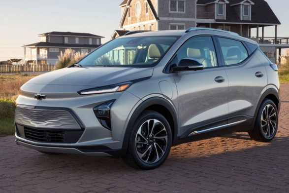 a silvery gray chevrolet bolt euv